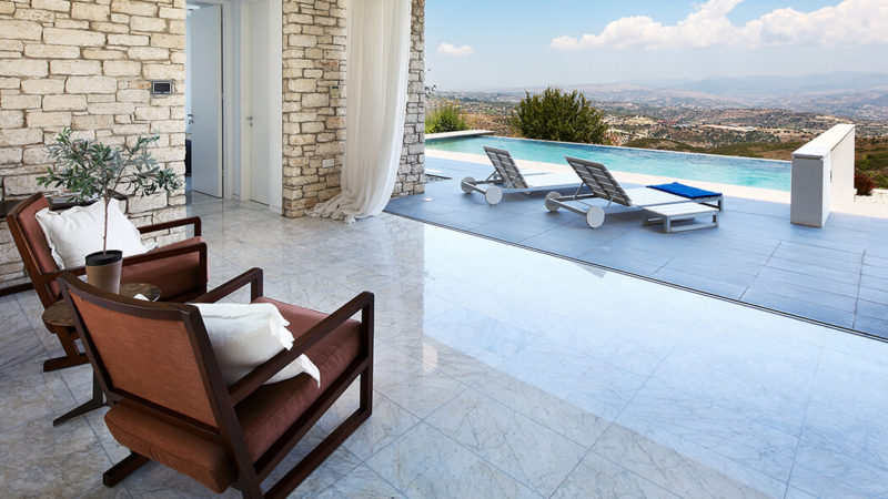 Living, floors and walls in Bianco Gioa Marble